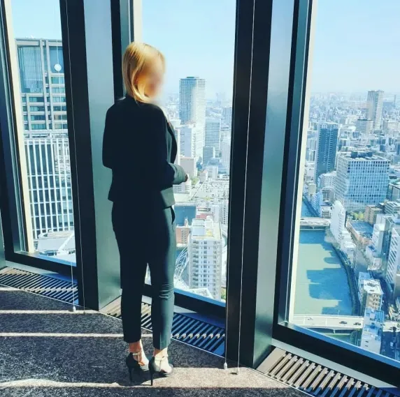 Aada, 32