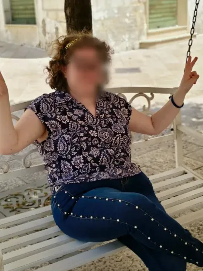 Elli, 27