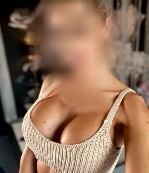 Emma, 36