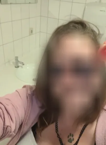 Laura, 33