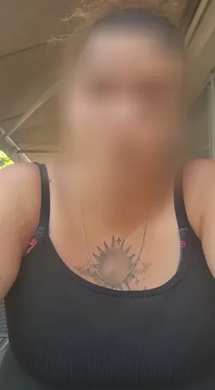 Laura, 37