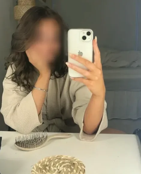 Laura, 20