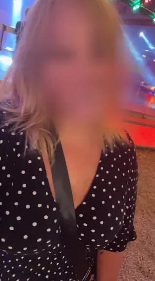 Sara, 28